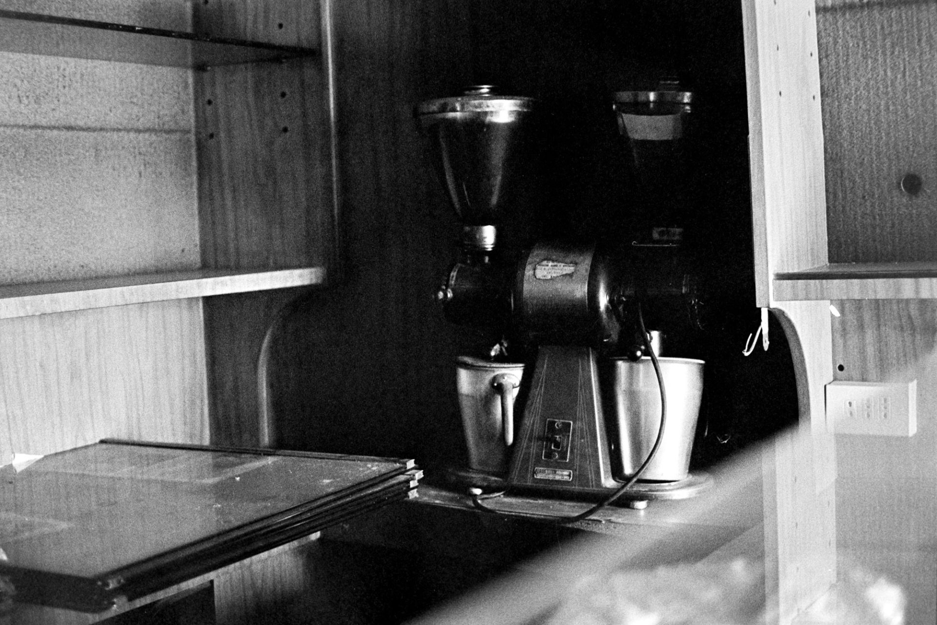 spazi abbandonati macchina da caffè - abandoned spaces coffee machine